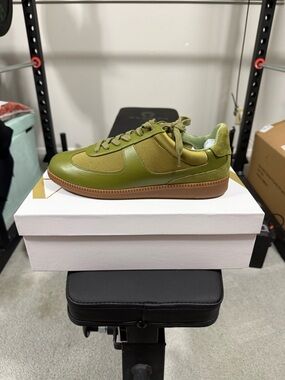 NWT Taylor Women’s Olive Lace-Up Casual Sneakers
